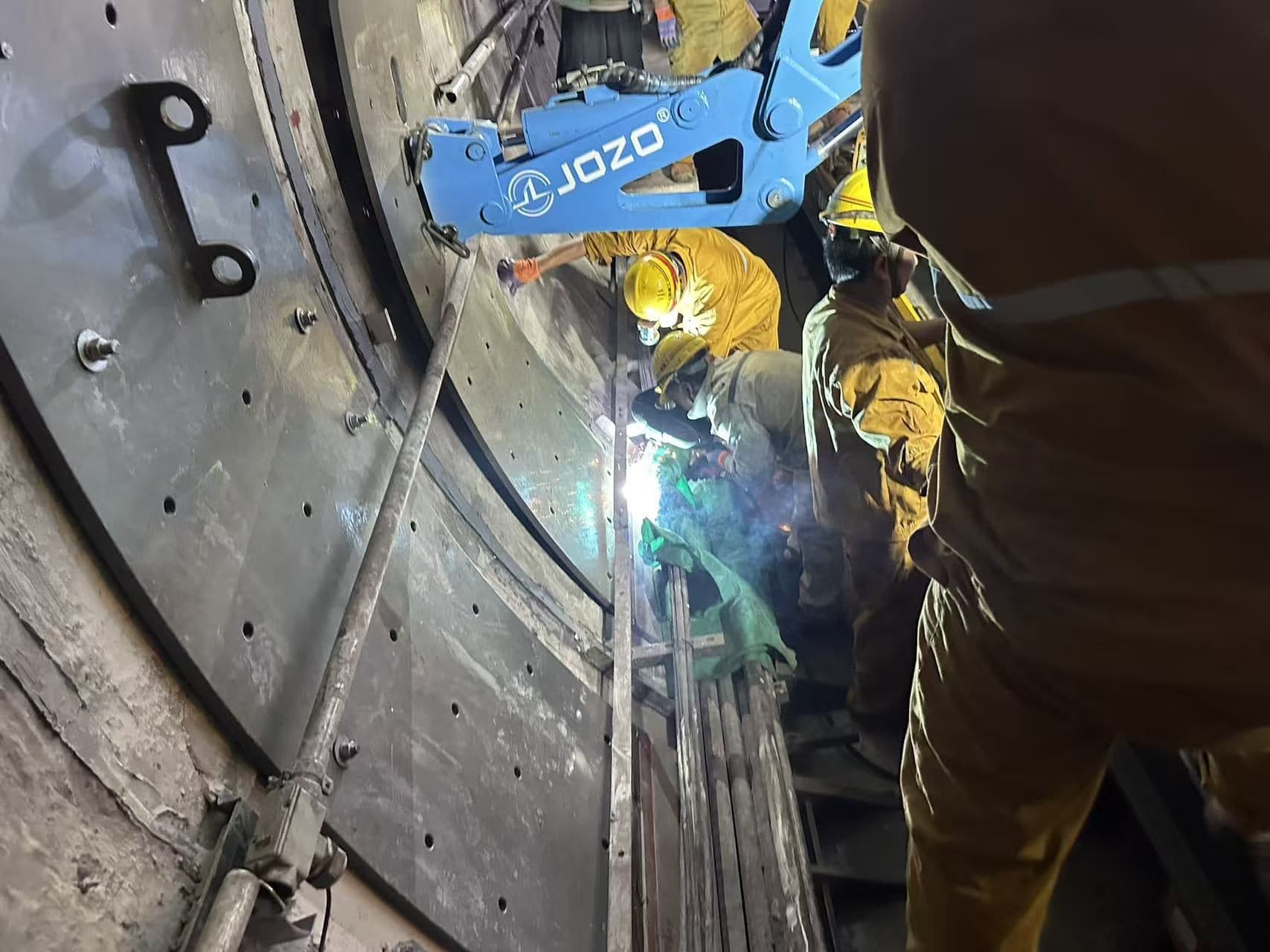 JOZO SHR-5500B manipulator during tunnel steel-ring reinforcement work