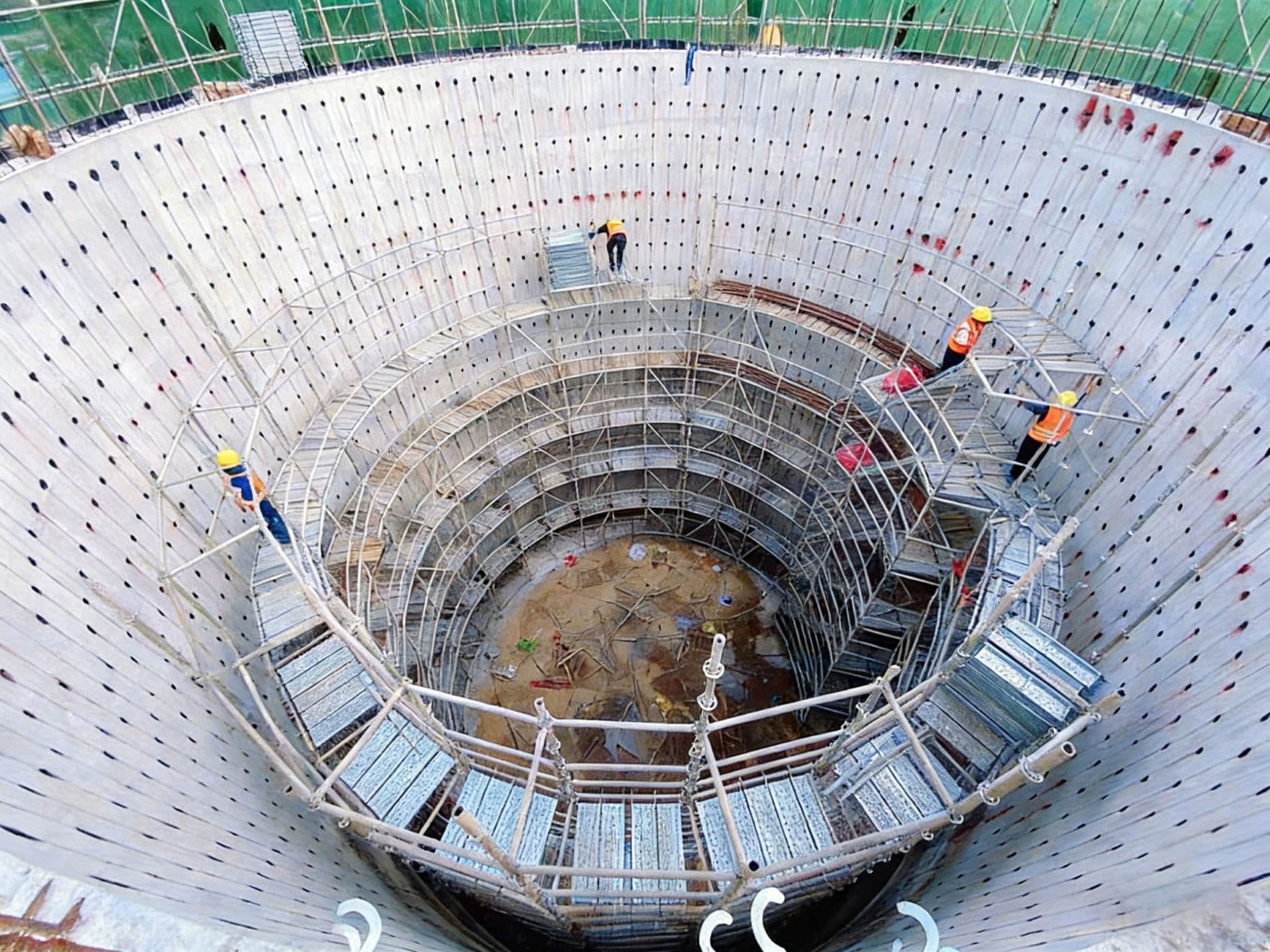 Large-Diameter Circular Pipe Jacking Shaft under Construction