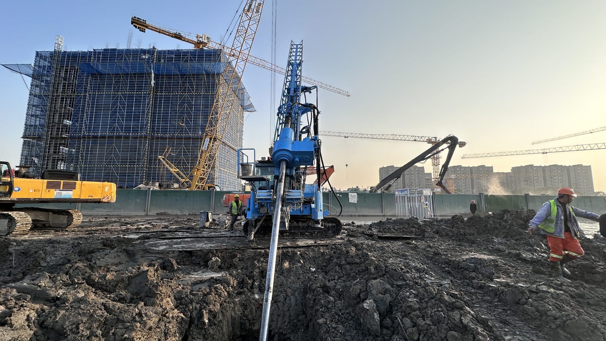 JOZO C-28 rig deployed for deep ground-improvement works at an active construction site