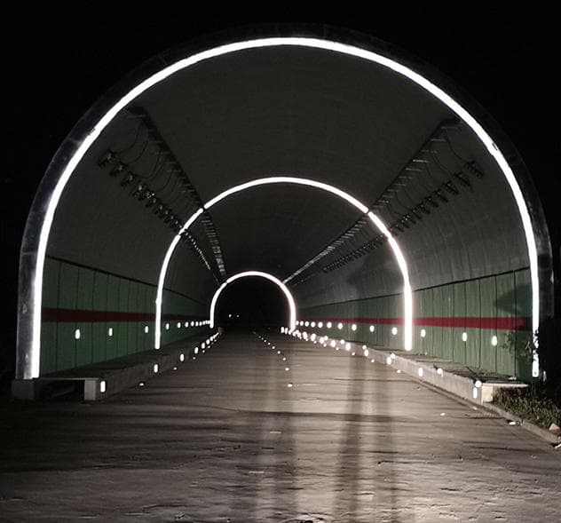 Self-luminous Road Signs and Visual Reference Products image