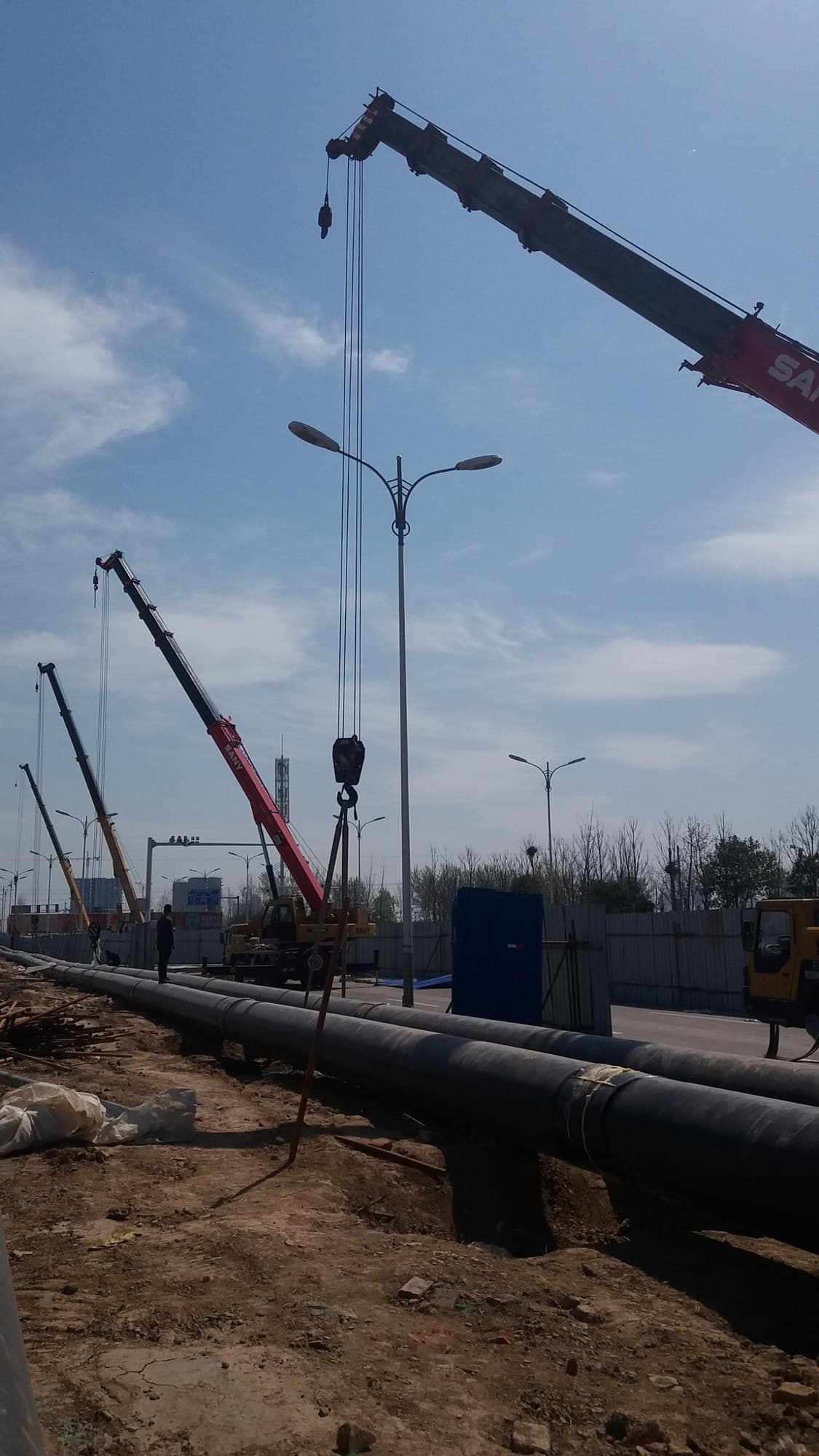 Pipeline Lifting and Positioning at the Construction Site